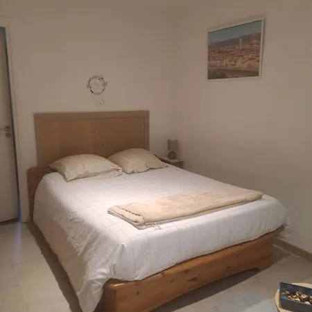 Maison Du Bonheur Calme Et Verdure Проживание в семье Ницца